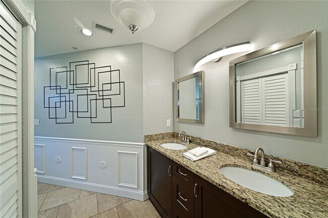 Building Photo - 6589 Fairway Gardens Dr