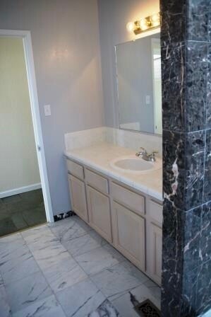 Building Photo - 220 Shoreview Dr