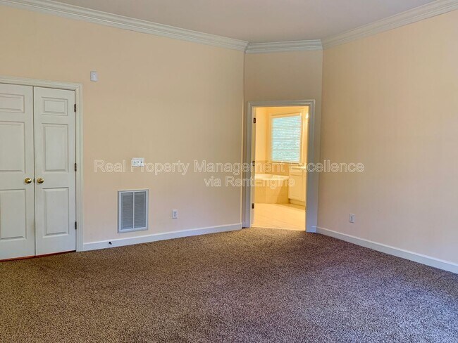 Building Photo - 411 Hogan Woods Cir