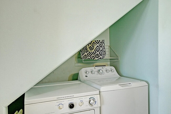 Building Photo - 9 La Playa