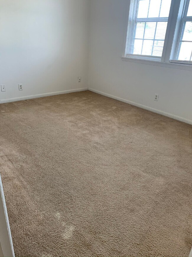 Building Photo - Apartment For Rent