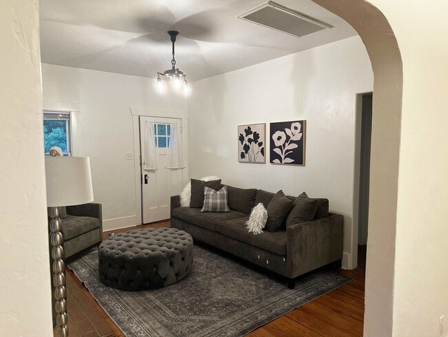 Building Photo - Charming 4BR/2BA Vintage Home in Historic ...
