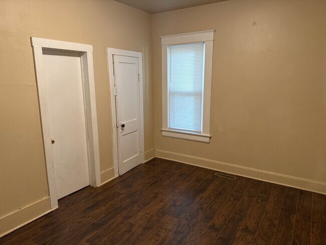 Building Photo - 1317 N Prospect Ave