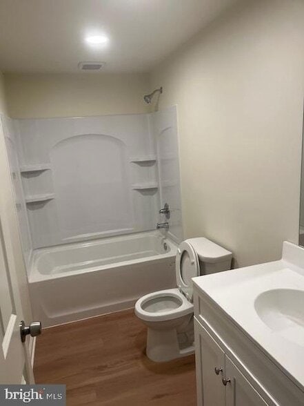 Building Photo - 2210 New Falls Rd