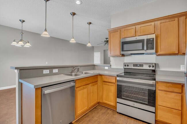 Building Photo - 765 Canyon Oak Loop