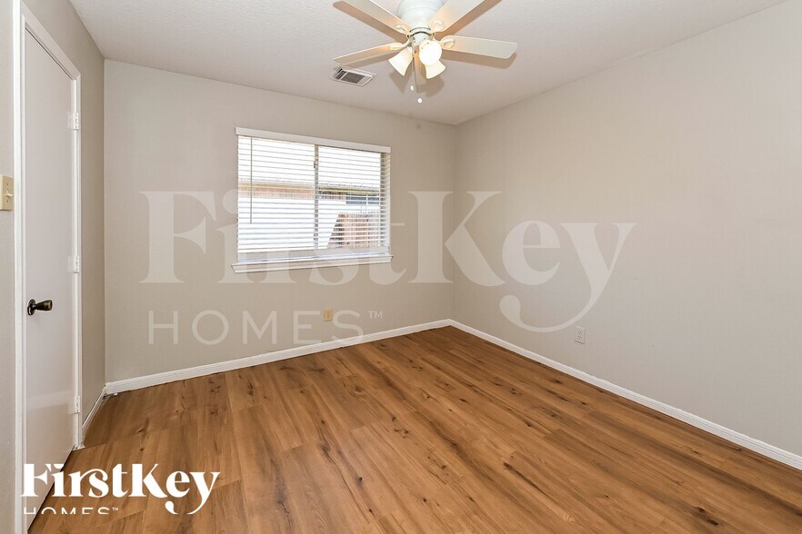 Building Photo - 8222 Sanford St