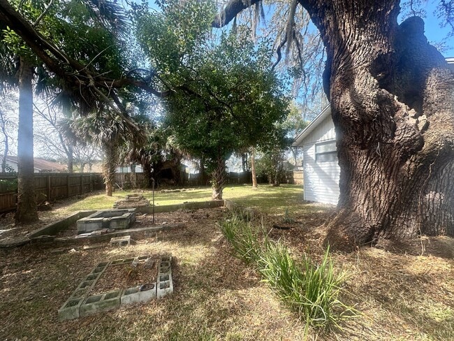 Building Photo - 2220 Faws St