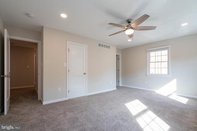 Building Photo - 90 Main St