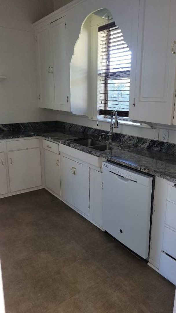 Building Photo - 4Bedroom/2Bath Home in Town of Susanville