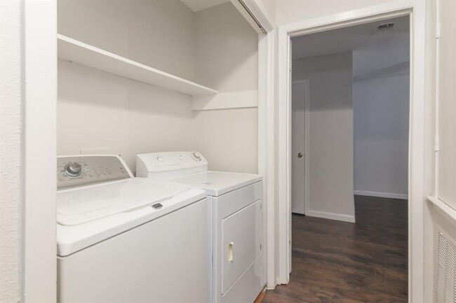 Building Photo - 10555 Turtlewood Ct