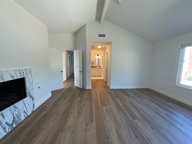 Building Photo - 4 Bedroom 3 Bath 2 Story Home With Family ...