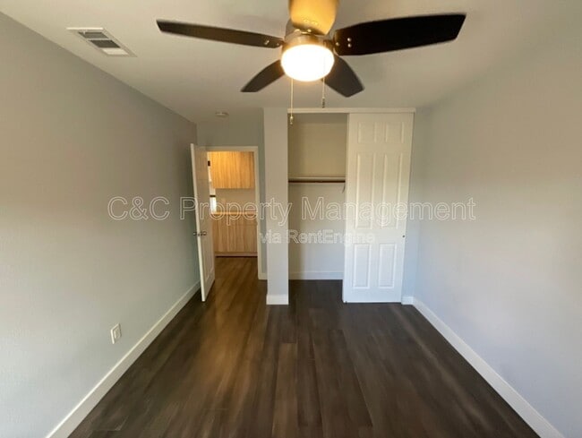 Building Photo - 915 Erie Cir