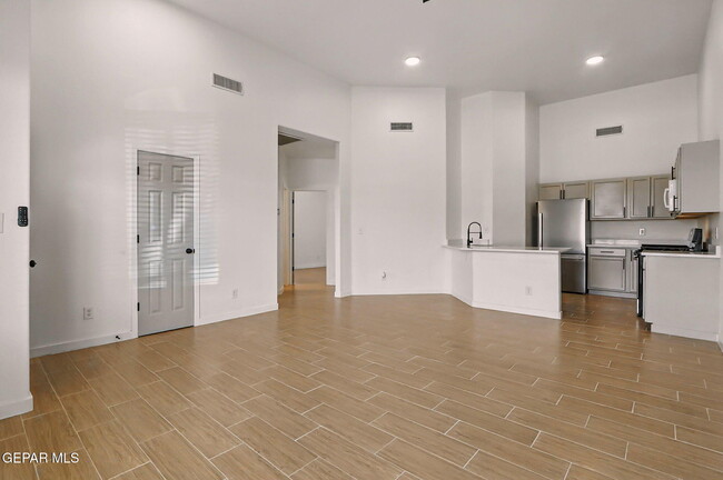 Building Photo - 5274 Sean Haggerty Dr