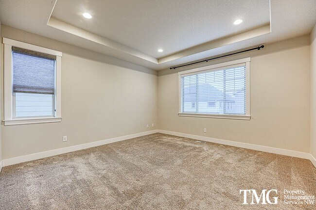 Building Photo - Spacious 4 BD Home with Private Backyard & Community Amenities!