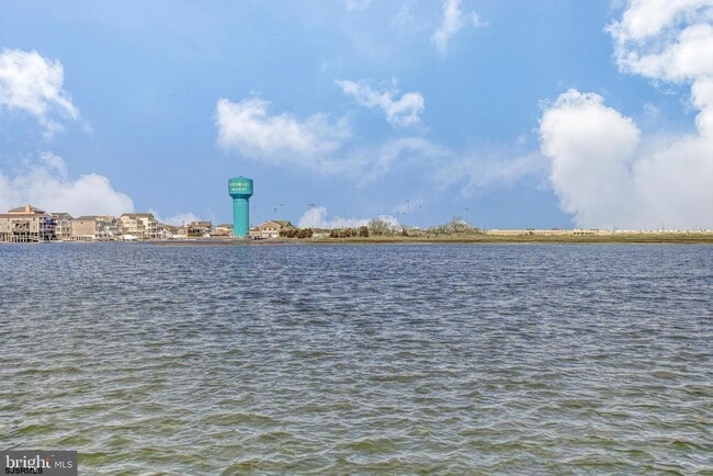 Building Photo - 15 N Victoria Ave