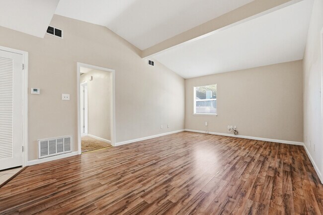 Building Photo - 338 Coral Dr SW