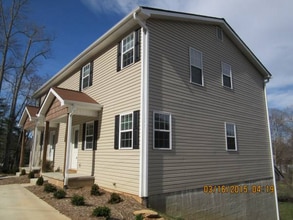 Building Photo - 1830 Lower Ridgewood Blvd