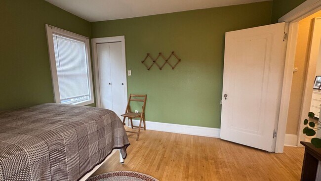 Building Photo - 505 N 16th Ave E