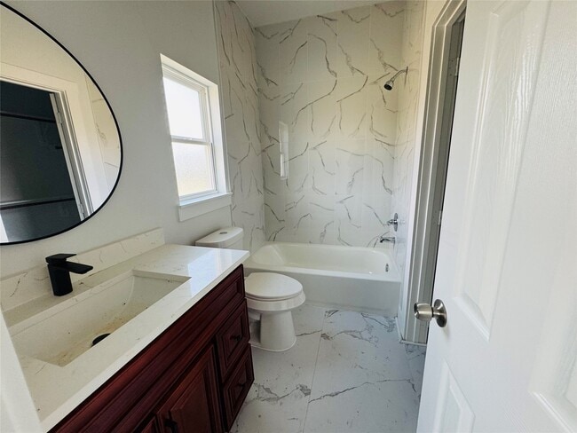 Building Photo - 7989 Sunbury St