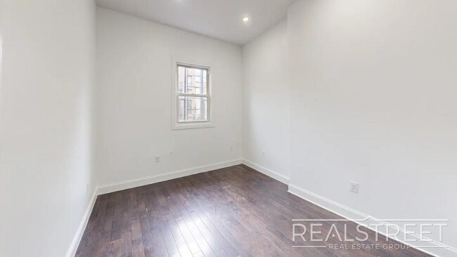 Building Photo - Newly Renovated Spacious 4 Bed 2 Bath in B...