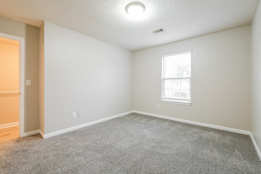 Building Photo - 1013 St Augustine Pkwy