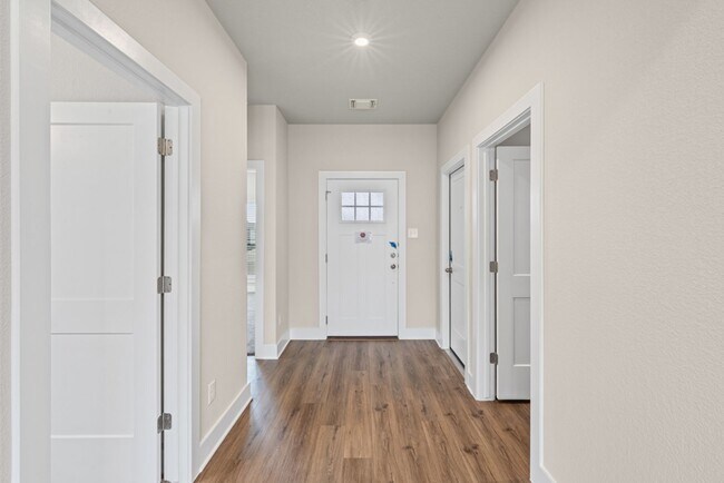 Building Photo - 8110 Bridgepointe Dr