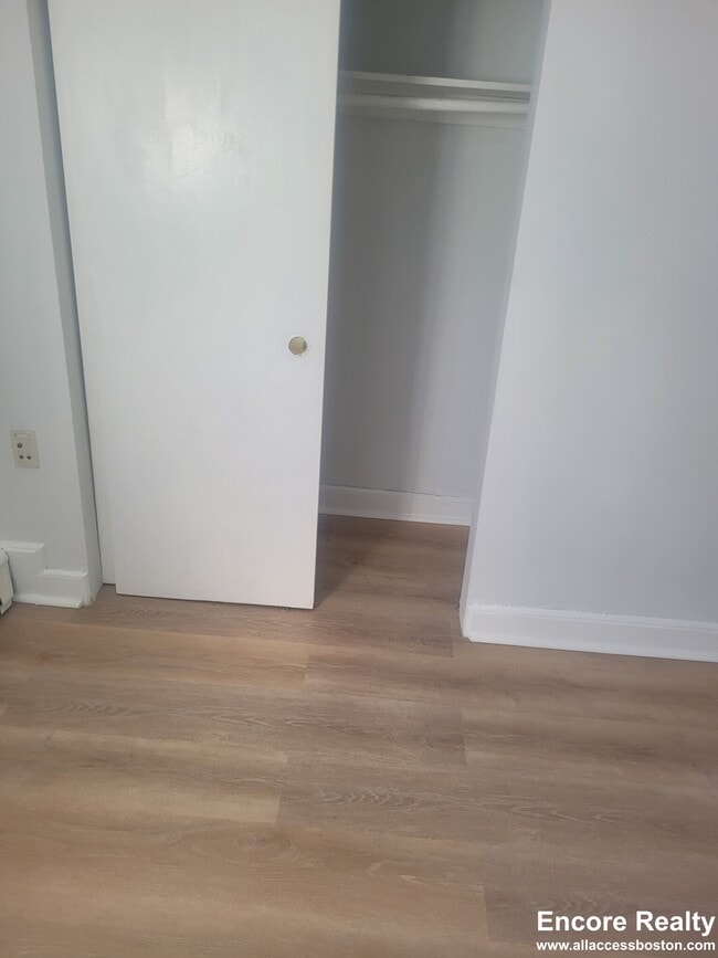 Building Photo - 61 Selkirk Rd