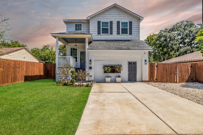 Building Photo - 10747 Dulcimer St