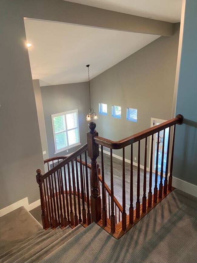 Building Photo - Beautifully remodeled 3 Bdrm+Master retrea...