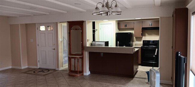 Building Photo - 5918 Lago Vista Way