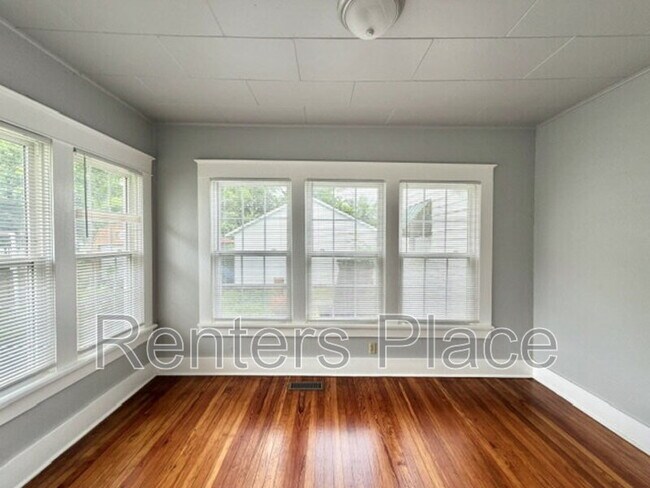 Building Photo - 204 S Birch St