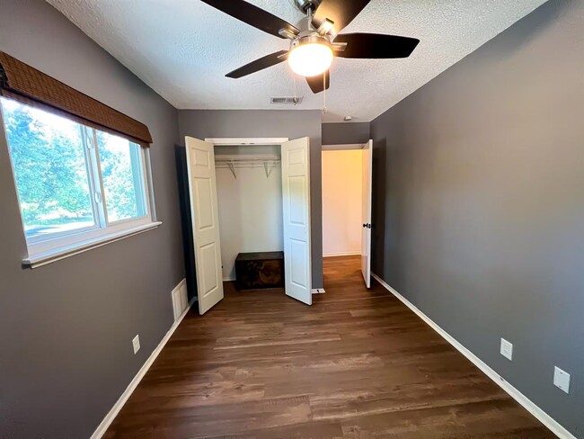 Building Photo - 8519 Shenandoah Dr