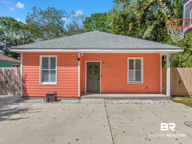 Building Photo - 824 E 24th Ave