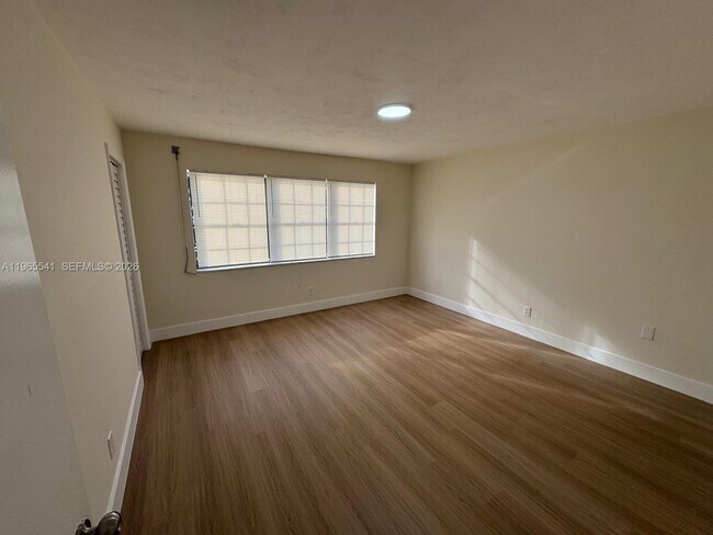 Building Photo - 7520 W 15th Ct