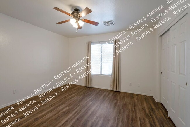 Building Photo - 2457 E Meadow Chase Dr