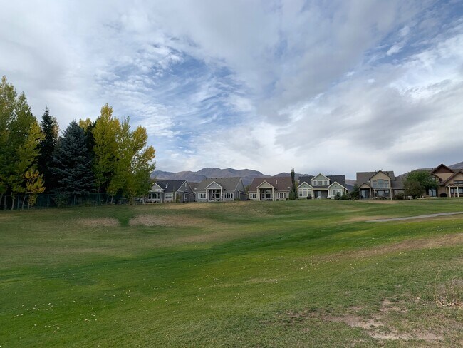 Building Photo - 350 N Fairway Dr