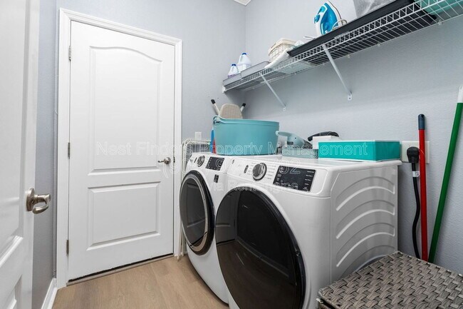 Building Photo - 409 Los Caminos Street