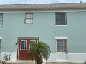 Building Photo - 115 E Colonial Ct