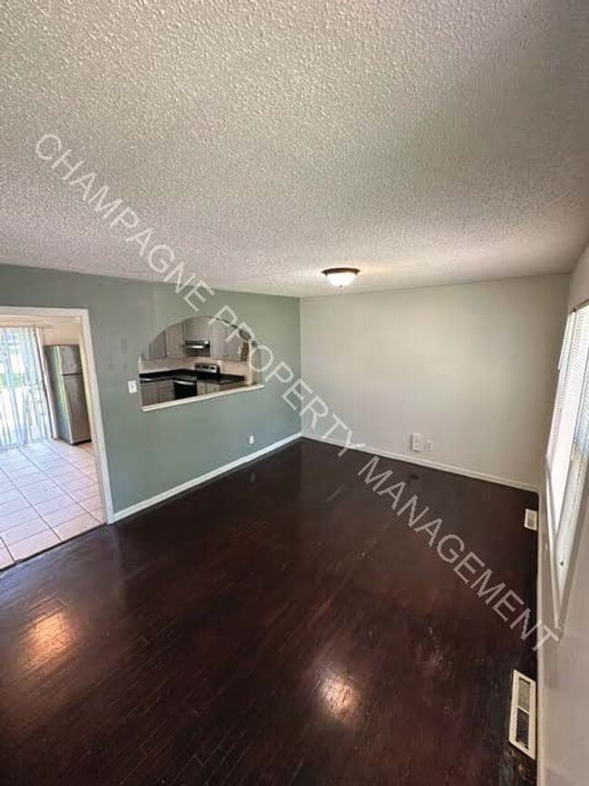 Building Photo - Home in Ruskin Heights