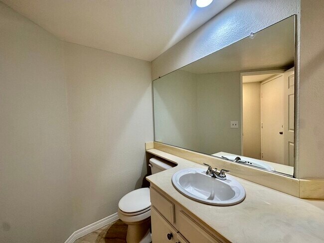 Building Photo - Spacious Updated Home In Desirable 92029 I...