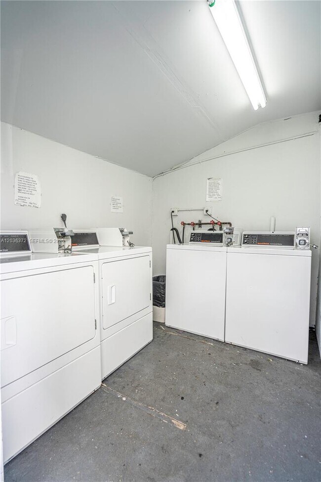 Building Photo - 8315 Byron Ave