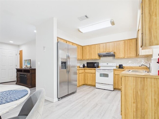 Building Photo - 7686 SW 81st St