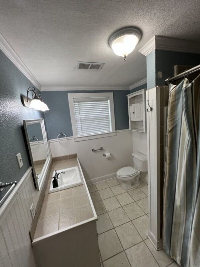 Building Photo - Spacious 5-Bedroom Home in Prime Zachary Location