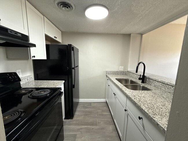 Building Photo - 731 Old Liberty Rd