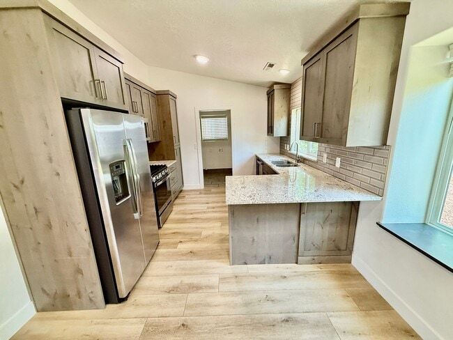 Building Photo - Four Bedroom Remodeled Home in Red Cliffs