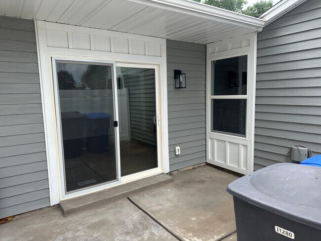 Building Photo - 765 Lupine Ct