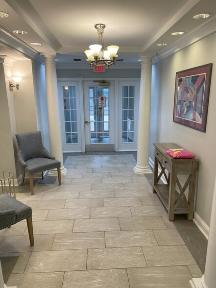 Controlled Entry Way - 5565 Seminary Rd