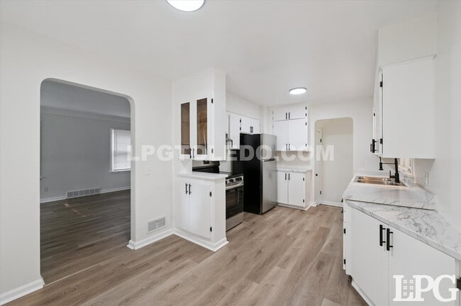 Building Photo - 3714 Wallwerth Dr