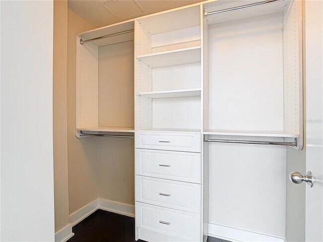 Building Photo - 1208 E Kennedy Blvd