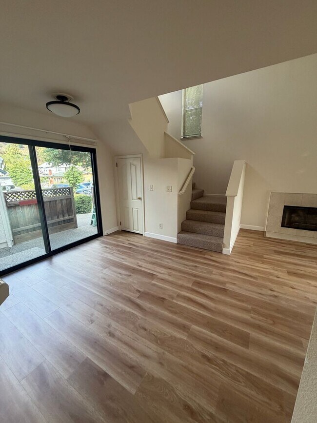 Building Photo - Beautifully Updated 2-bedroom 2 bath home blocks from Downtown Martinez!